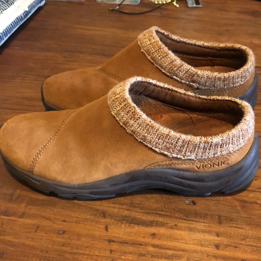 Vionic Arbor Clogs - image 3